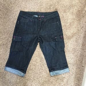 New Luxirie Cargo Capris (Size 31)